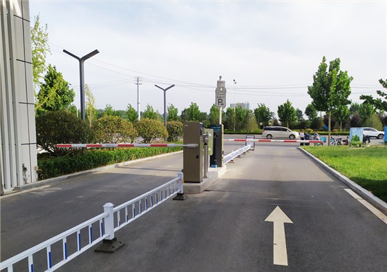 济南质子医院电动道闸