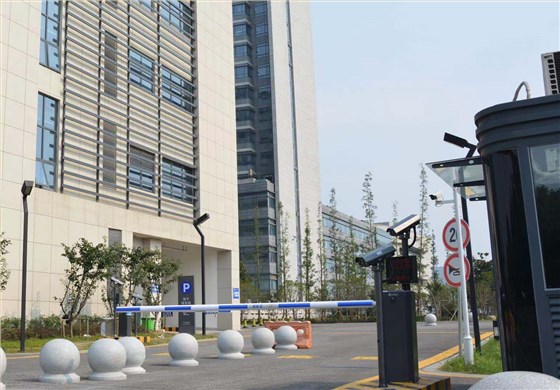 德亚苏大附一院门禁道闸案例