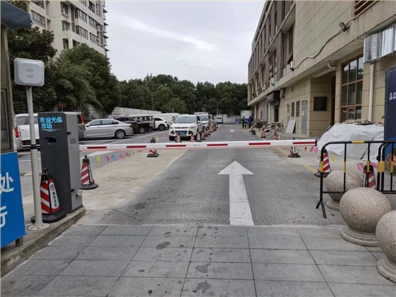 德亚地面停车场改造后