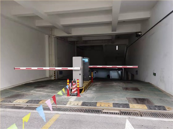 德亚地库停车场改造后