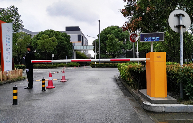 德亚停车场智能道闸 