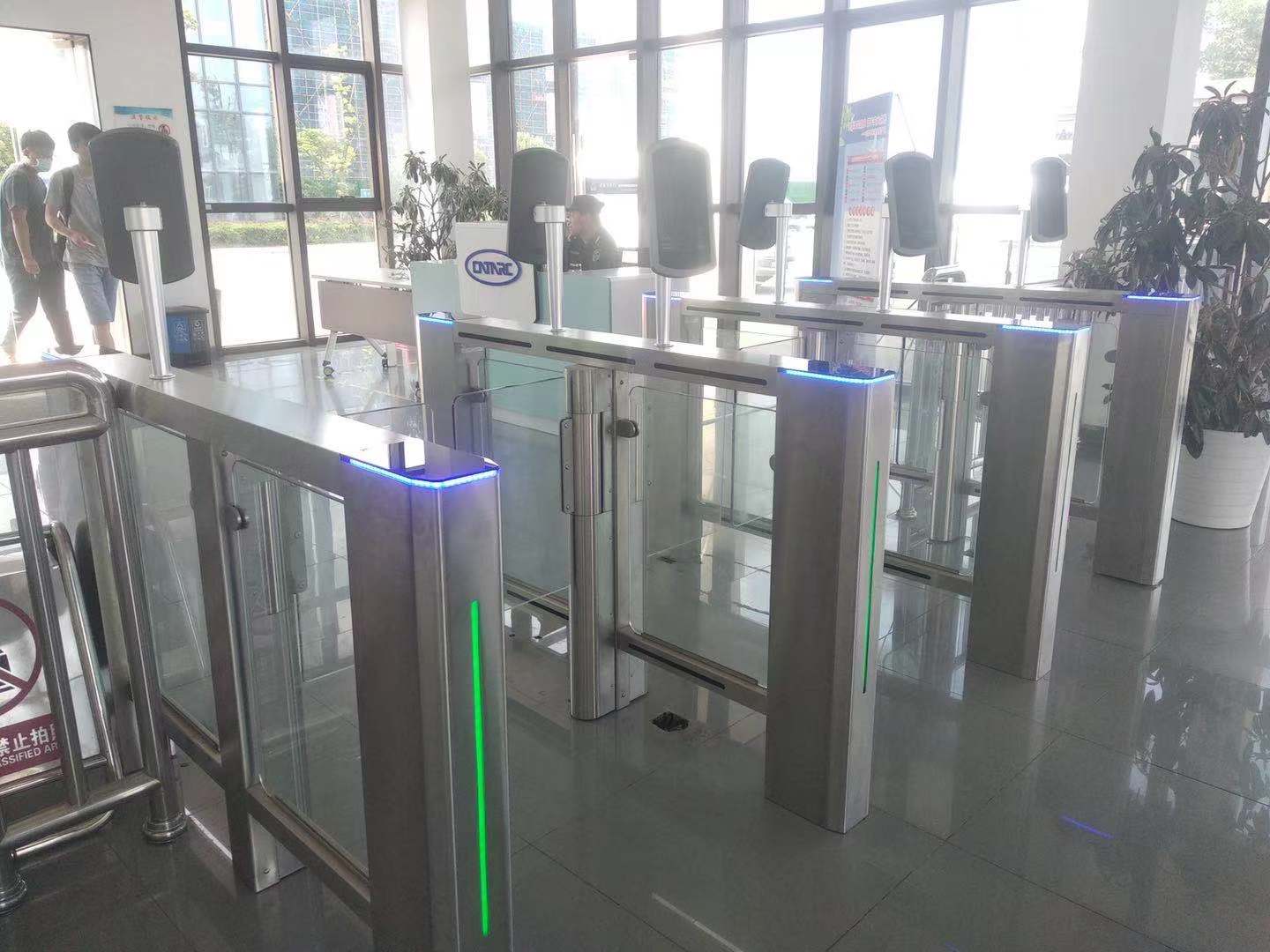 德亚人脸识别门禁闸机