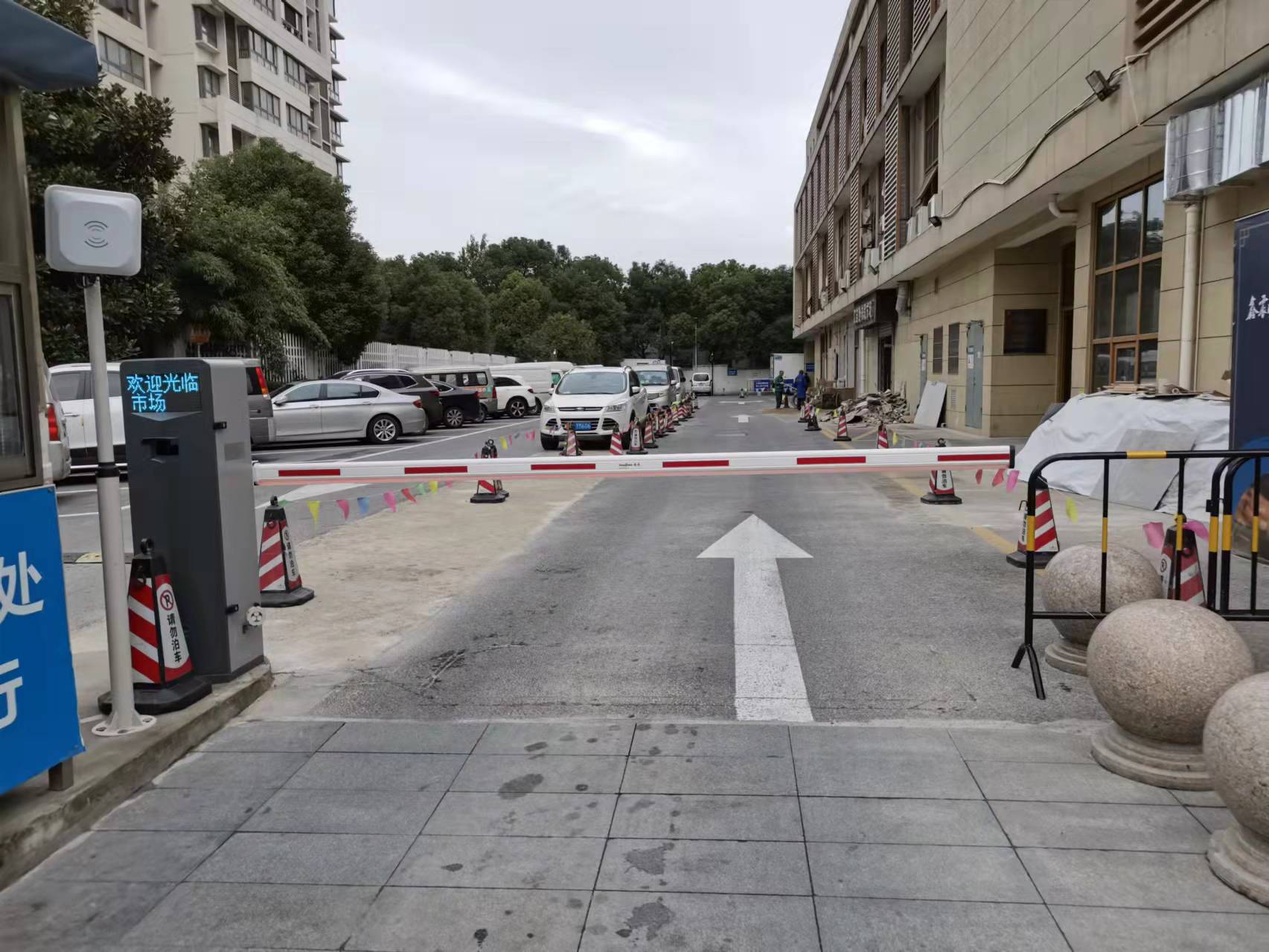 德亚地面停车场改造后