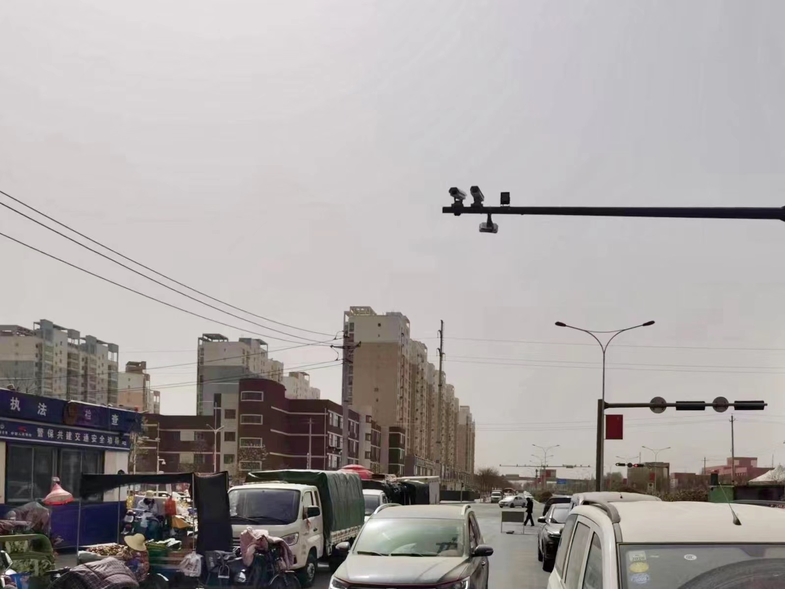 德亚彩虹城路侧现场