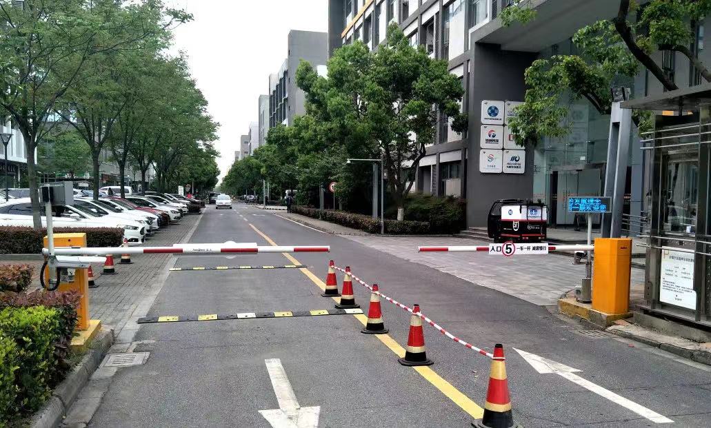 智能停车门禁